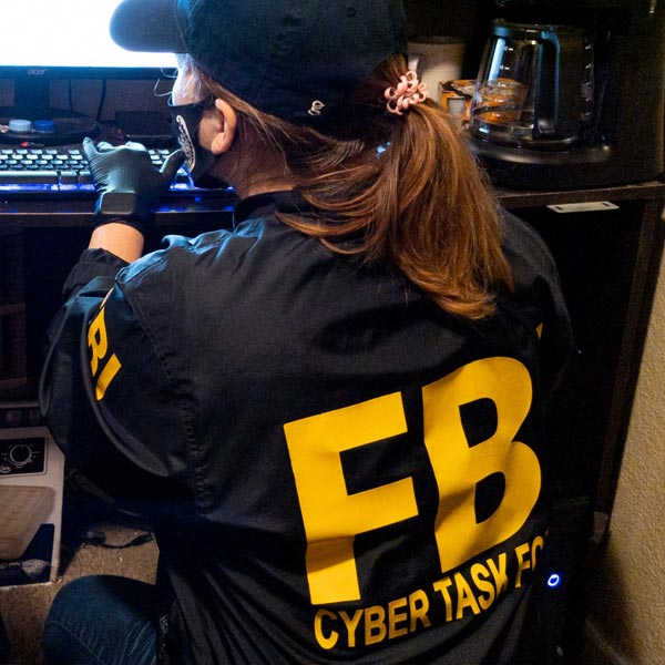 সম্প্রতি সেই তদন্তেরই দায়িত্ব নিয়েছে এফবিআই। এ ব্যাপারে জার্সি সিটি পুলিশের সাহায্য নেওয়ার পাশাপাশি জনগণেরও সাহায্য চেয়েছে আমেরিকার গোয়েন্দা সংস্থা এফবিআই। 