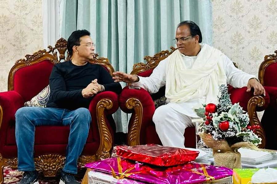 কলকাতায় বিশপ পরিতোষ ক্যানিং-এর সঙ্গে কেন্দ্রীয় মন্ত্রী জন বার্লা।