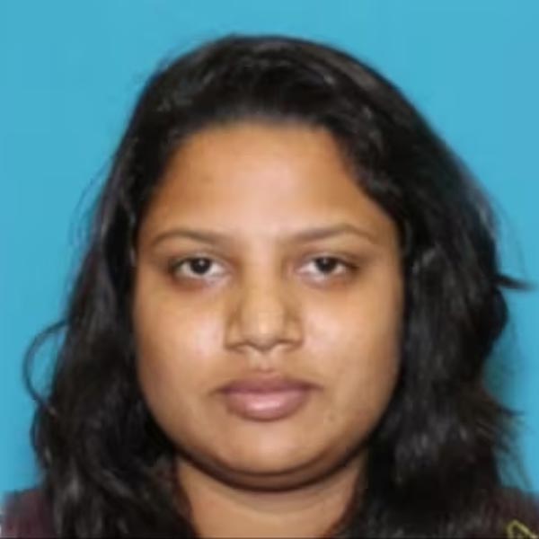 ইংরেজি, হিন্দি এবং উর্দু ভাষায় অনর্গল কথা বলতে পারেন ময়ূষি। তাঁর বন্ধুরা জানিয়েছেন, গত তিন বছরে আমেরিকায় থাকাকালীন নিউ জার্সি এবং দক্ষিণ প্লেনফিল্ডে বেশ কিছু বন্ধুবান্ধবও হয়েছিল তাঁর। 