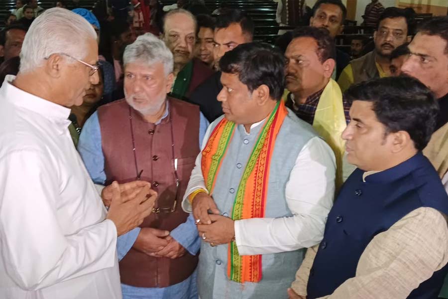 বড়দিনে উত্তর কলকাতার ক্যাথিড্রাল চার্চে বিজেপির রাজ্য সভাপতি সুকান্ত মজুমদার।