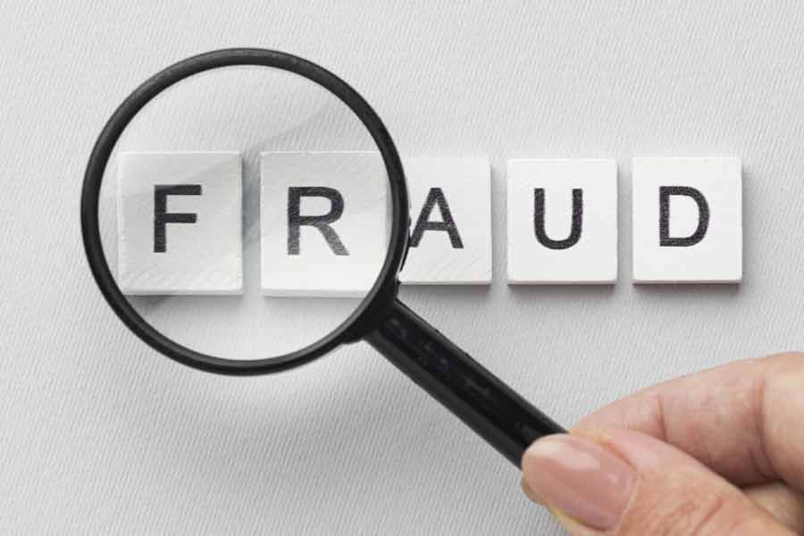 তদন্তে নেমে পুলিশের হাতে বিস্ফোরক তথ্য উঠে আসে। পুলিশ জানতে পারে, ভুয়ো ব্যাঙ্ক খুলে কৃষক ও তরুণ উদ্যোগপতিদের প্রতারণা করা হচ্ছিল। শীর্ষ ব্যাঙ্কের ভুয়ো শংসাপত্র বানিয়ে প্রতারণা চক্রের ফাঁদ পেতেছিলেন চন্দ্র।