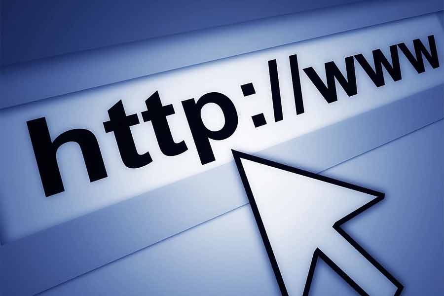 পুলিশ জানিয়েছে, গ্রাহকদের বোকা বানানোর জন্য সমাজমাধ্যমের পেজ এবং ভুয়ো ওয়েবসাইটও তৈরি করা হয়েছিল।