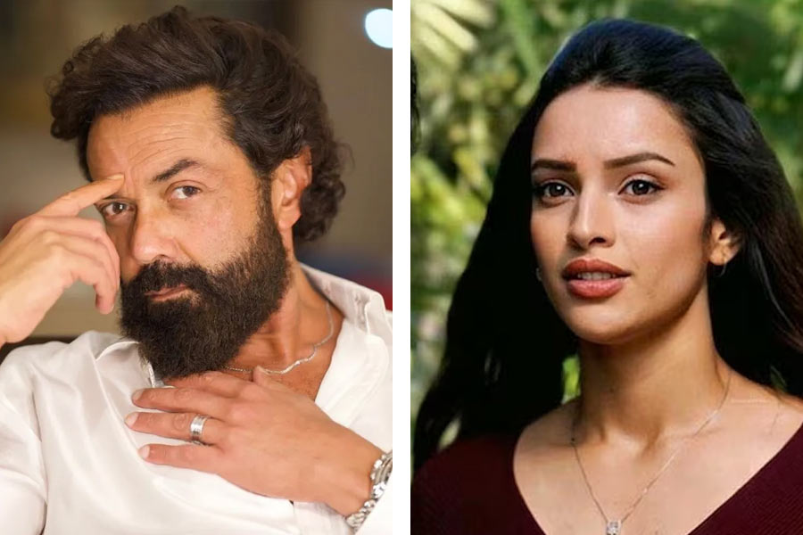 ‘অ্যানিম্যাল’ ছবির হাত ধরে বেশ কয়েক বছর পর বড় পর্দায় ফিরেছেন ববি দেওল। স্বল্প সময়ের উপস্থিতি হলেও তাঁর অভিনয় সকলের মনে জায়গা করে নিয়েছে। ববি ছাড়াও তৃপ্তি দিমরির উপস্থিতিও নজর কাড়ে দর্শকের।