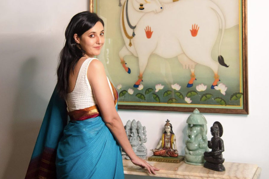 সম্প্রতি এক সাক্ষাৎকারে চারু জানান, তিনি সব জেনেশুনেই ‘অ্যানিম্যাল’ ছবিতে অভিনয় করতে রাজি হন। রণবীর যে তাঁর থেকে মাত্র এক বছরের ছোট তা-ও আগে থেকে জানতেন চারু।