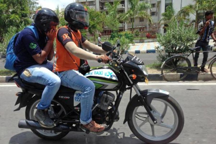 পাশাপাশি বেসরকারি সংস্থাগুলির কাছে এই সংক্রান্ত বিষয়ে অভিযোগ জানিয়ে কোনও সুরাহা মেলে না। এমন সব অভিযোগ খতিয়ে দেখার পর নিজস্ব অ্যাপ বাইক পরিষেবা চালু করার সিদ্ধান্ত নেয় পরিবহণ দফতর। 