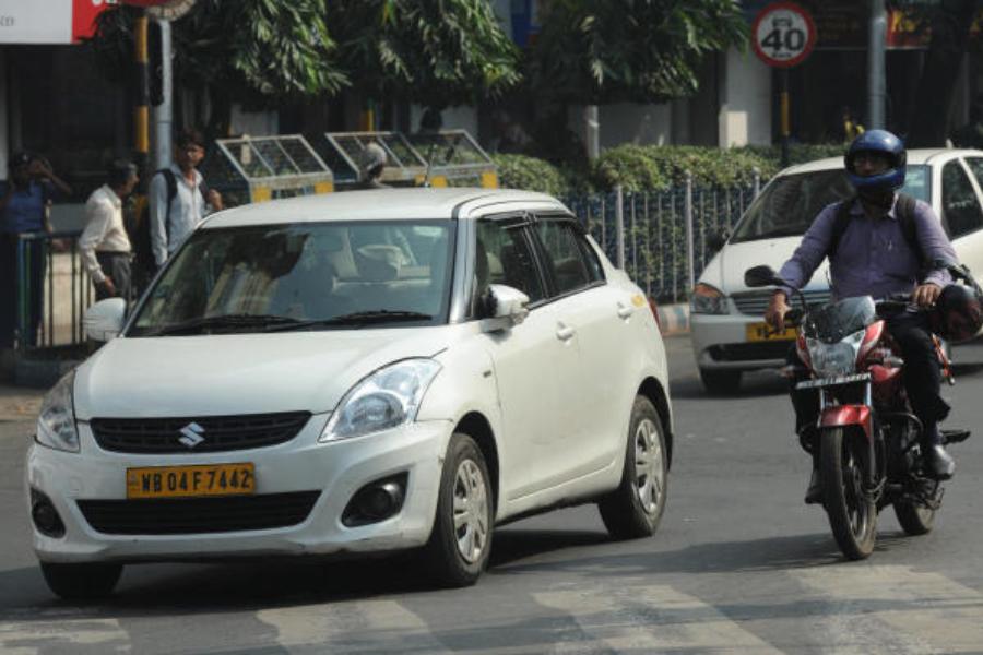 একাংশ মনে করছেন, রাজ্য পরিবহণ দফতরের তৈরি ‘যাত্রী সাথী’ অ্যাপের সঙ্গেই নতুন এই বাইক পরিষেবাকে যুক্ত করে দেওয়া হোক। তা হলে ‘এক দিলে দুই পাখি মারা’ যাবে। কারণ, বেসরকারি অ্যাপ ক্যাব সংস্থাগুলির একটি অ্যাপ দিয়েই গাড়ি এবং বাইক— দুই-ই বুকিং করার সুবিধা পাওয়া যায়। 