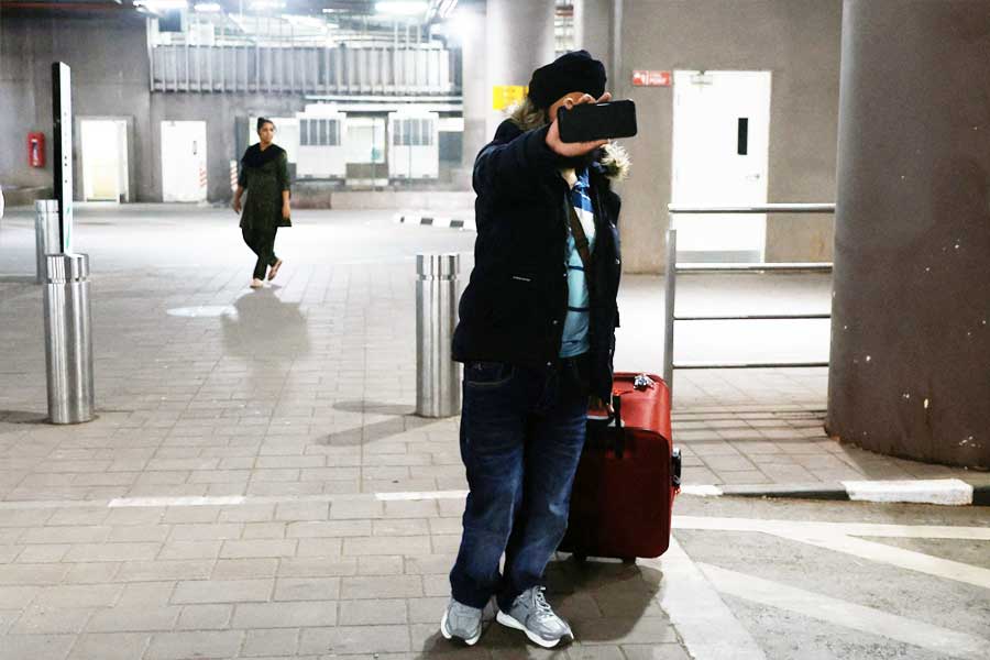 আমেরিকার শুল্ক দফতরের একটি পরিসংখ্যান অনুযায়ী, ২০২৩ সালের একটি গোটা আর্থিক বছরে প্রায় ৯৭ হাজার ভারতীয় আমেরিকায় আশ্রয় চেয়েছেন। এঁদের অধিকাংশই মেক্সিকো এবং নিকারাগুয়া হয়ে আমেরিকায় প্রবেশ করতে চেয়েছেন বলে দাবি করা হয়েছে ওই পরিসংখ্যানে।