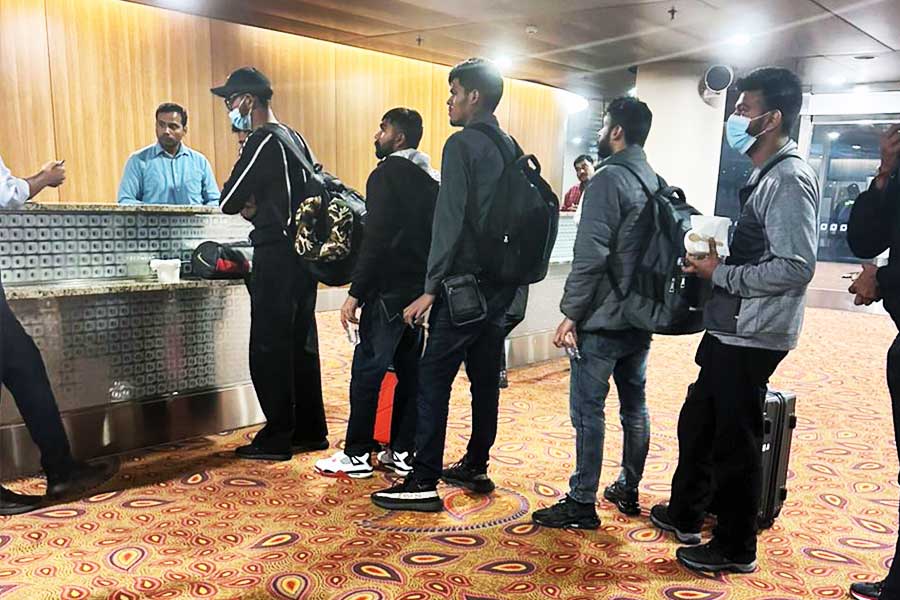 এই বিমানের যাত্রীরাও নিকারাগুয়া হয়ে জো বাইডেনের দেশে ঢোকার অনুমতি চাইতেন কি না, তা এখনও স্পষ্ট নয়। তবে যাত্রীদের প্রায় সকলকেই জিজ্ঞাসাবাদের পর গত রবিবার বিমানটিকে উড়ে যাওয়ার অনুমতি দেয় ফ্রান্সের একটি আদালত।