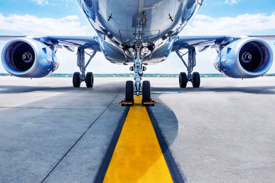 কারণ ফরাসি প্রশাসনের একটি সূত্রকে উদ্ধৃত করে সংবাদ সংস্থা এএফপি জানিয়েছে, বিচারবিভাগীয় তদন্তের প্রাথমিক পর্বে মানব পাচারের সপক্ষে এখনও পর্যন্ত জোরালো কোনও প্রমাণ পাওয়া যায়নি। তবে একটি বিমানকে ঘিরে যে ভাবে রহস্য ঘনীভূত হচ্ছে আর একাধিক দেশের পারস্পরিক সম্পর্কেও যে ভাবে সেটি প্রভাব ফেলছে, তা নজিরবিহীন বলে মনে করছেন আন্তর্জাতিক সম্পর্ক বিশেষজ্ঞদের একাংশ।