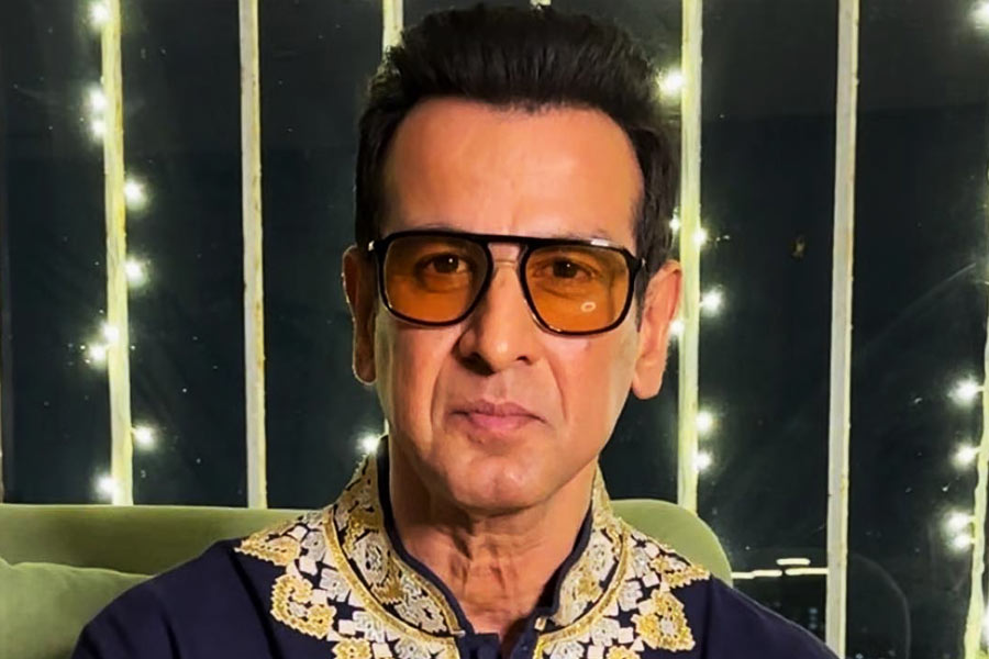 Bollywood actor Ronit Roy celebrates his 20th Marriage anniversary in unique way