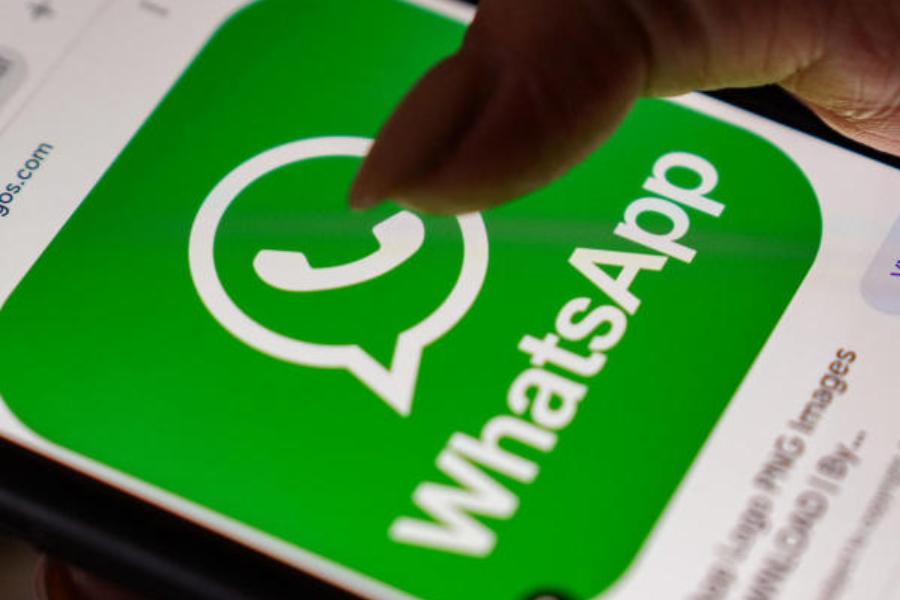 নিঃসন্দেহে গুরুত্বপূর্ণ সমাজমাধ্যম। কিন্তু সুবিধা যেমন রয়েছে, তেমনই রয়েছে নানা অসুবিধাও। তার মধ্যে অন্যতম হল হোয়াট্‌সঅ্যাপ গ্রুপ। কাজের গ্রুপ ছাড়াও এমন অনেক গ্রুপ থাকে, যেগুলি আপনার মাথাব্যথার কারণ হয়ে উঠতে পারে।