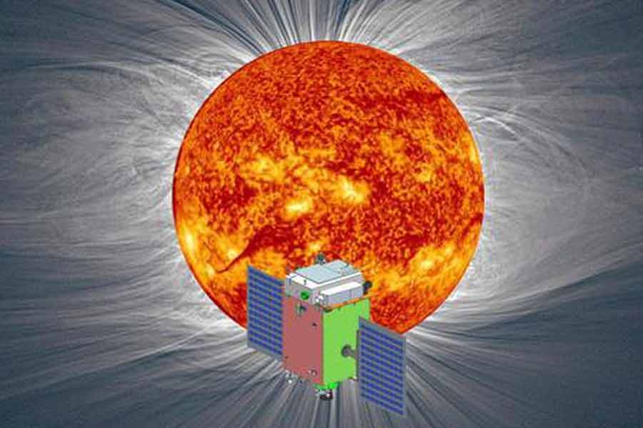 ‘হ্যালো’ অর্থাৎ বলয়। এই সৌরবলয়ের দোরগোড়ায় দাঁড়িয়েই সূর্যকে দেখবে আদিত্য এল ওয়ান। তবে সূর্যের এত কাছে আসার বিপদও আছে অনেক। ইসরোর তরফেই জানানো হয়েছে, এই ‘এল ওয়ান পয়েন্ট’-এ প্রবেশ এই অভিযানের সবচেয়ে বিপজ্জনক পর্ব।