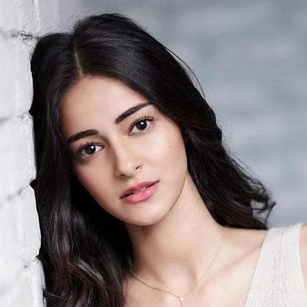 যদিও আনুষ্ঠানিক ভাব‌ে অক্ষয় তাঁর নতুন ছবি নিয়ে প্রকাশ্যে কিছুই বলেননি। তবে ক্যামেরাশিকারিদের ক্যামেরার লেন্সে অক্ষয়ের সঙ্গে ধরা দিয়েছেন অনন্যা।