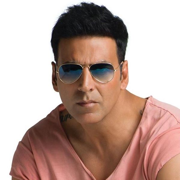 আবার বলিপাড়ার একাংশের দাবি, অক্ষয়ের প্রেমিকা বা স্ত্রীর চরিত্রে নয়, অক্ষয়ের সহকর্মীর ভূমিকায় ছবিতে দেখা যেতে পারে অনন্যাকে।