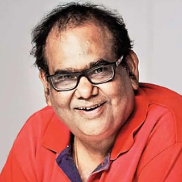 অভিনয়ের পাশাপাশি পরিচালনাও করতে দেখা গিয়েছে সতীশকে। চলতি বছরে ৯ মার্চ হৃদ্‌রোগে আক্রান্ত হয়ে মারা যান তিনি।