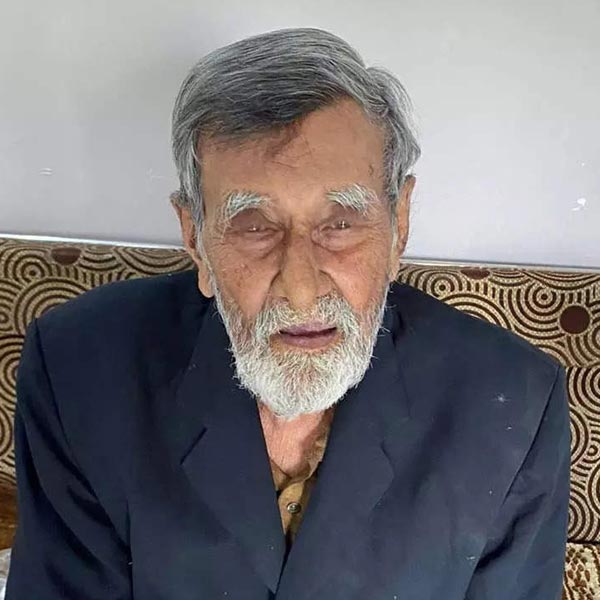 ১৯৭৩ সালে মুক্তিপ্রাপ্ত ‘চরিত্র’ ছবির মাধ্যমে বলিপাড়ায় পা রাখেন সেলিম। এই ছবিতে বলি অভিনেত্রী পরভিন ববির সঙ্গে অভিনয় করেন তিনি।