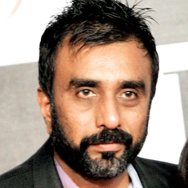 বলিউডের অন্যতম পরিচালক ছিলেন সঞ্জয় গাদভি। ‘তেরে লিয়ে’, ‘ধুম’, ‘মেরে ইয়ার কি শাদি হ্যায়’, ‘কিডন্যাপ’-এর মতো একাধিক হিন্দি ছবির পরিচালনার দায়িত্বে ছিলেন তিনি।