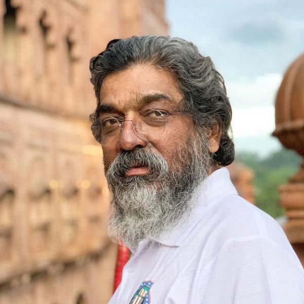 বলিপাড়ার খ্যাতনামী শিল্প নির্দেশক (আর্ট ডিরেক্টর) ছিলেন নিতিন চন্দ্রকান্ত দেসাই। চলতি বছরের ২ অগস্ট মৃত্যু হয় তাঁর।