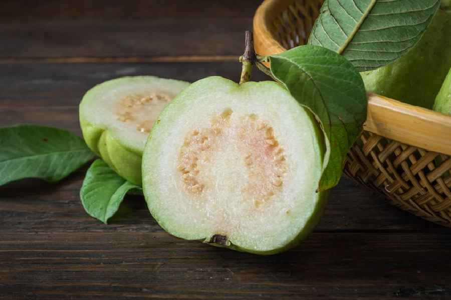 Five side effects of eating guava on regular basis.