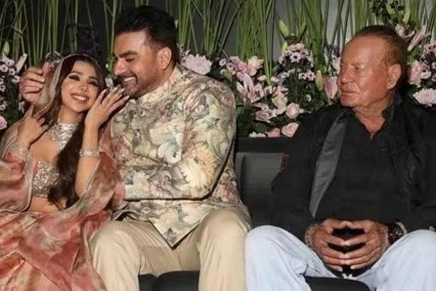 বিয়ের অনুষ্ঠানে সুরা খান, আরবাজ় খান, সেলিম খান।