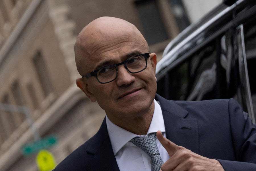 Google is seem to be losing AI war with Microsoft 