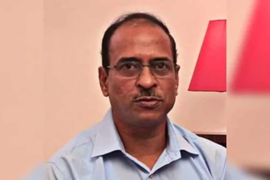 প্রতি বছর নিয়ম করে পালন করতে হবে ‘রাজ্য দিবস’। পাশাপাশি গাইতে হবে ‘রাজ্য সঙ্গীত’। মুখ্যসচিব হয়েই নতুন নির্দেশিকা জারি করলেন হরিকৃষ্ণ দ্বিবেদী। আর কী বলা হয়েছে নির্দেশিকায়?