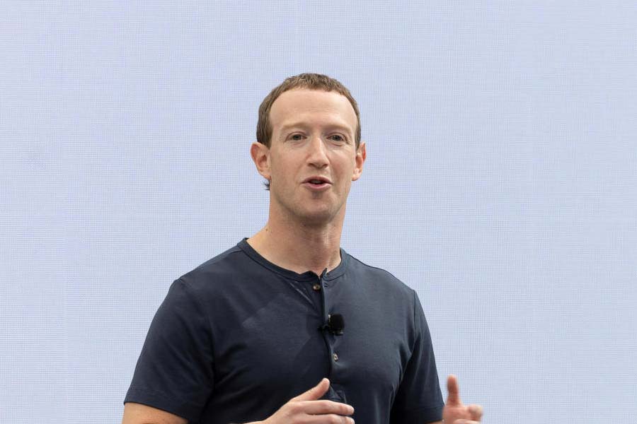  ‘বিশ্বের দ্রুততম কৃত্রিম বুদ্ধিমত্তা (এআই) সম্পন্ন সুপার কম্পিউটার’ তৈরি করে ফেলেছে মার্ক জ়াকারবার্গের সংস্থা মেটা। গত দু’বছরের চেষ্টায় অবশেষে সাফল্য পেল তারা।