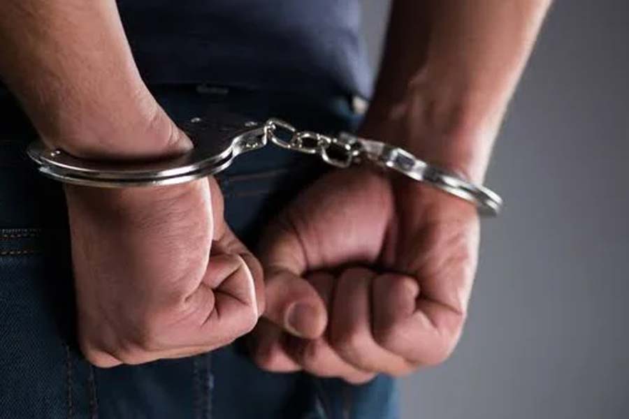  কেলেঙ্কারি ফাঁস হওয়ার পর মোহিতকে গ্রেফতার করা হয়েছিল ২০১৭ সালে। পরে আদালত গ্রেফতারিতে স্থগিতাদেশ দেওয়ায় তিনি ছাড়া পেয়ে গিয়েছিলেন।