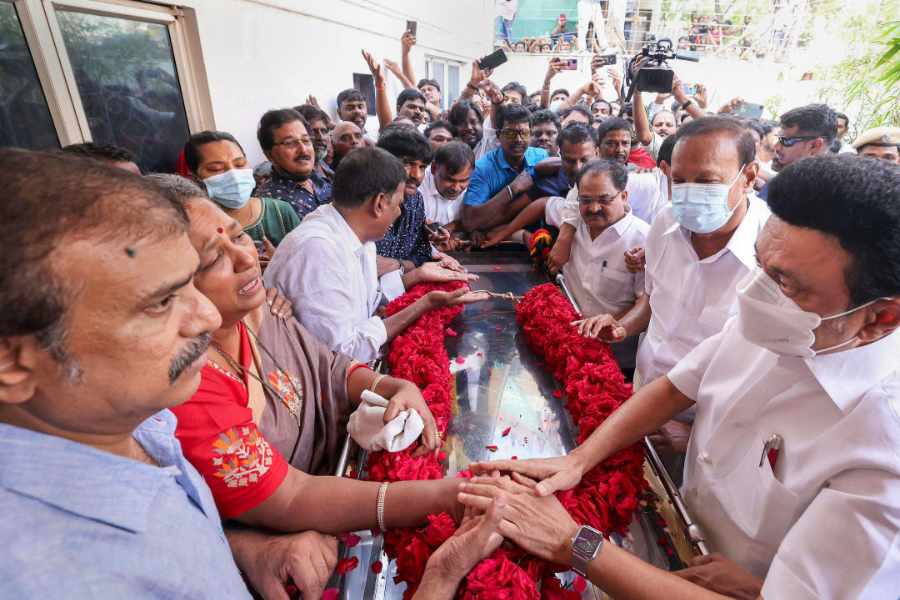 ২০১১-য় এডিএমকে নেত্রী জয়ললিতার হাত ধরে ২৯টি আসন জেতে ডিএমডিকে। বিজয়কান্ত জেতেন কল্লাকুরিচি জেলার ঋষিবন্দ্যয়ম কেন্দ্রে। এর পর জয়ললিতার সঙ্গে জোট ভাঙায় বিধানসভার বিরোধী দলনেতা হন বিজয়কান্ত।