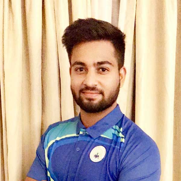 এক সময় হরিয়ানা ক্রিকেট অ্যাসোসিয়েশনের হয়ে অনূর্ধ্ব-উনিশ দলে ক্রিকেট খেলতেন। ক্রিকেটের সঙ্গে মৃণাঙ্কের যোগ ওই পর্যন্তই। তবে নকল যোগের জল গড়িয়েছে বহু দূর।