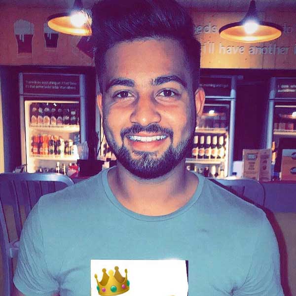 পরিকল্পনা সফল করার জন্য নিজের দু’টি পরিচয় বানিয়েছিলেন মৃণাঙ্ক। এক, মুম্বই ইন্ডিয়ান্স আইপিএল দলের সদস্য। মৃণাঙ্ক দাবি করতেন, তিনি ২০১৪ সাল থেকে ২০১৮ পর্যন্ত মুম্বইয়ের হয়ে আইপিএল খেলেছেন। ক্রিকেটার হিসাবে জনপ্রিয়ও ছিলেন।