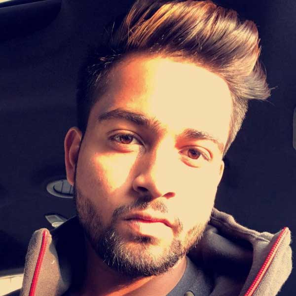 বস্তুত এই কাহিনি শুনিয়েই মহিলাদের কাছে নিজেকে আকর্ষণীয় করে তুলতেন মৃণাঙ্ক। তাঁর বিলাসবহুল জীবনযাপন দেখে অবিশ্বাস করার কথা ভাবতেনই না কেউ। 