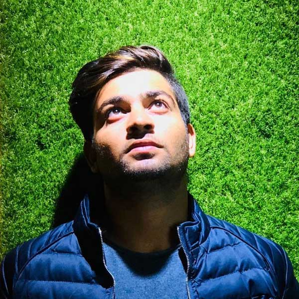 মৃণাঙ্কও তাঁর এই নকল পরিচয়কে কাজে লাগিয়ে মহিলাদের নিয়ে দামি হোটেল, রেস্তরাঁয় সময় কাটাতেন। ইনস্টাগ্রামে পোস্ট করতেন তাঁর দামি জীবনযাপনের ছবি।