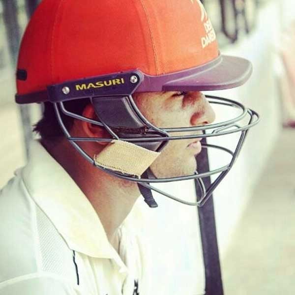 সম্ভবত মৃণাঙ্কের ইনস্টাগ্রামের ছবি আর অনুগামীর সংখ্যাতেই ধোঁকা খেয়েছিল জাতীয় এবং আন্তর্জাতিক ক্রিকেট সরঞ্জাম তৈরির ব্র্যান্ডগুলিও। মৃণাঙ্ককে দিয়ে কখনও ব্যাট, কখনও ঘড়ি, কখনও বা ক্রিকেটারের সাজপোশাকের ব্র্যান্ডিং করিয়েছে তারা। মৃণাঙ্ক নিজের প্রোফাইলে পোস্টও করেছেন সেই সব ছবি।    