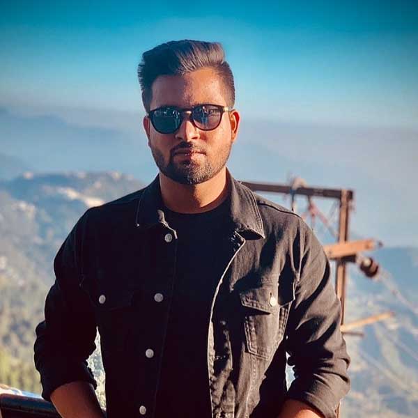 এর পরে মৃণাঙ্কের বিরুদ্ধে পুলিশের কাছে দ্বিতীয় অভিযোগ দায়ের হয় ২০২২ সালে। অভিযোগ জানায় দিল্লির তাজ প্যালেস হোটেল। মৃণাঙ্কের বিরুদ্ধে ৫ লক্ষ ৫৩ হাজার টাকার প্রতারণার অভিযোগ করে তারা।