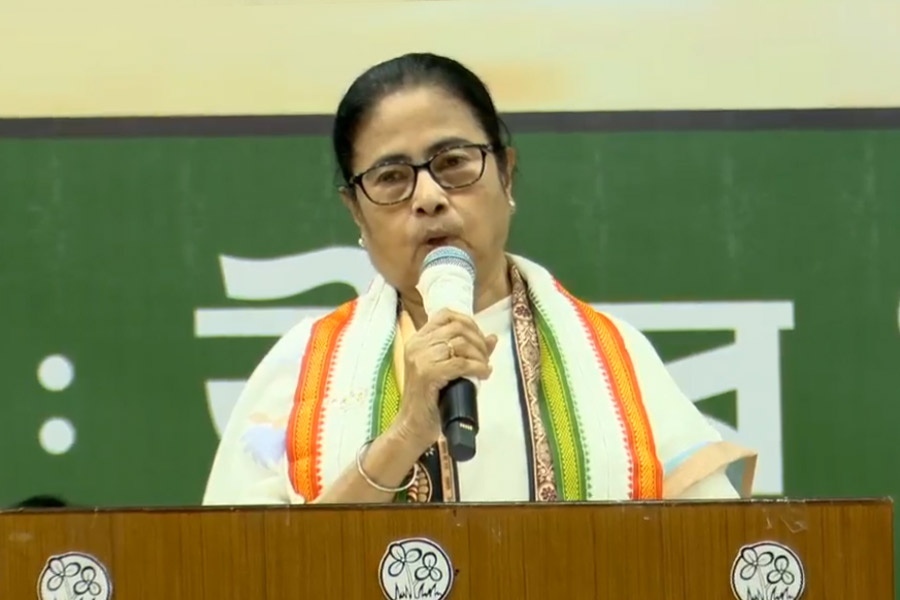 Mamata Banerjee gave a strong message to TMC to prevent Group conflicts dgtl