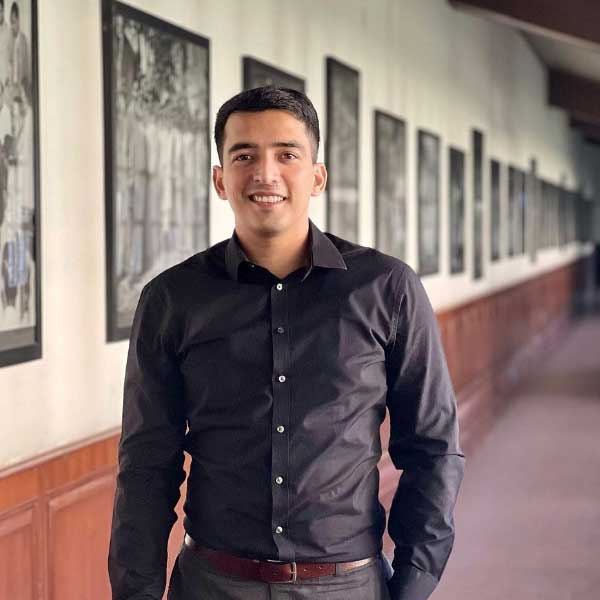 কেউ ডাক্তার, কেউ ইঞ্জিনিয়ার, কেউ কর্পোরেট দুনিয়ার বড়কর্তা হওয়ার স্বপ্ন দেখেন। কেউ আবার এই গতানুগতিক রাস্তায় না হেঁটে ক্রীড়াজগৎকেই নিজের ভবিষ্যতের পথ হিসাবে বেছে নেন। গতানুগতিক রাস্তায় না হেঁটে খেলার জগৎকেই নিজের ভবিষ্যৎ বানাতে চেয়েছিলেন হায়দরাবাদের এক তরুণ। নাম কার্তিক মাধিরা।