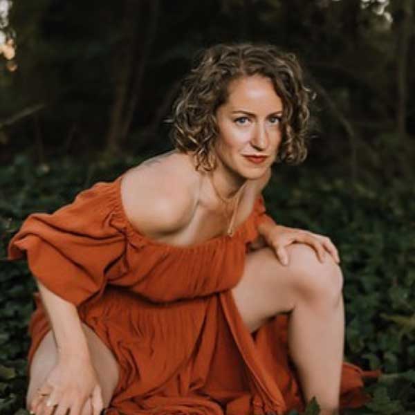 সনিয়া জানাচ্ছেন, এ ব্যাপারে একটা অত্যন্ত ভুল ধারণা রয়েছে যে, সবুজ যৌনতা বা ইকোসেক্সুয়ালিটির অর্থ প্রকৃতি এবং মানুষের মধ্যে যৌনতা। ব্যাপারটা মোটেই তা নয়।