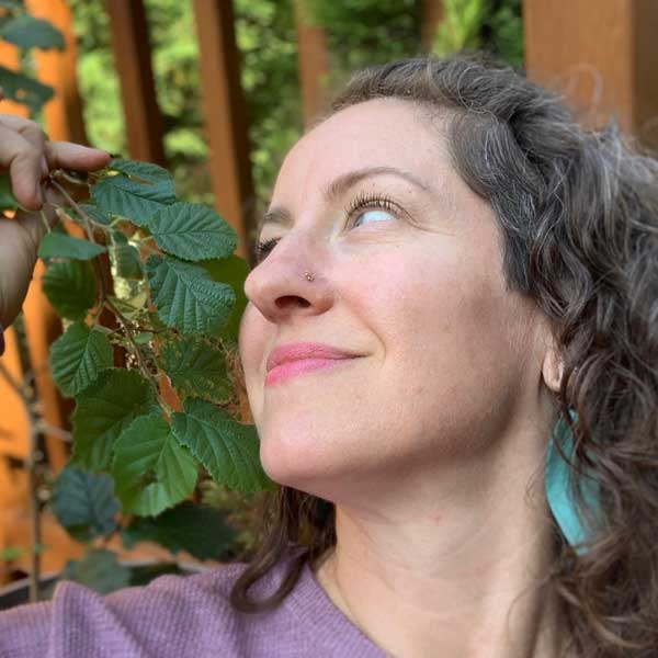 সনিয়ার কথায়, এ ব্যাপারে কোনও সন্দেহ নেই যে গাছের সঙ্গে এই প্রেমও শরীরী প্রেম। কিন্তু এই প্রেমের সঙ্গে আক্ষরিক অর্থে যৌনতার কোনও সম্পর্ক নেই। 