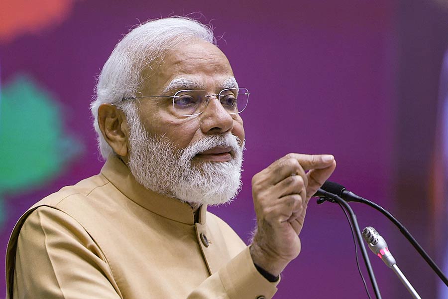 আগামী শনিবার অযোধ্যার নতুন বিমানবন্দরের উদ্বোধন করতে চলেছেন প্রধানমন্ত্রী নরেন্দ্র মোদী। ২২ জানুয়ারি রামমন্দির উদ্বোধনের আগে নতুন করে সেজে উঠছে অযোধ্যা। নতুন করে তৈরি করা হয়েছে রেলস্টেশন এবং বিমানবন্দর। 