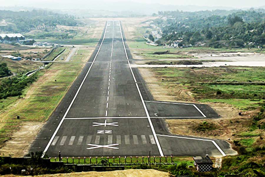 ব্যস্ত সময়ে অযোধ্যার বিমানবন্দরের নতুন টার্মিনাল ভবনে অন্তত ৬০০ জন যাত্রী অপেক্ষা করতে পারবেন। সারা বছরে এর যাত্রীধারণ ক্ষমতা ১০ লক্ষেরও বেশি।