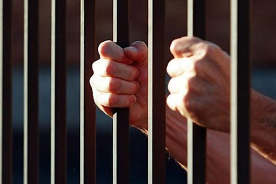 যদিও তাঁদের বিরুদ্ধে ঠিক কী অভিযোগ, তা ভারত কিংবা কাতার — দুই তরফেই সরকারি ভাবে প্রকাশ্যে আনা হয়নি। তবে যা জানা গিয়েছিল, তা হল ‘আল-দাহরা গ্লোবাল টেকনোলজি’ নামের একটি পরামর্শদাতা সংস্থায় কাজ করতেন নৌসেনার ওই প্রাক্তন আট আধিকারিক।