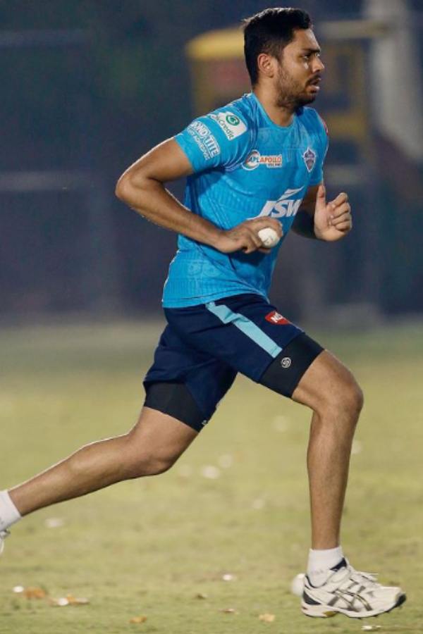 আবেশ দক্ষিণ আফ্রিকা সফরে ভারতের সাদা বলের সিরিজ়ে ছিলেন। তিনি এখনও পর্যন্ত ভারতের হয়ে টেস্ট খেলেননি।