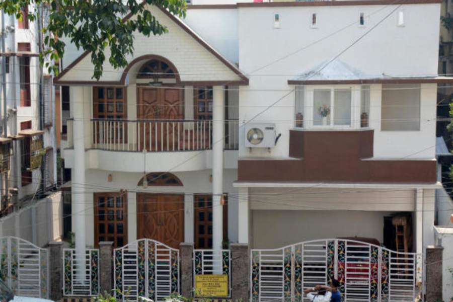 সম্প্রতি সিআইডির পদস্থ আধিকারিক ঘাটালে এসেছিলেন। তবে এ বিষয়ে সিআইডির কেউ মুখ খুলতে চাননি। যদিও ঘাটাল ট্রেজারিতে থাকা বাকি টাকা মেদিনীপুর আদালতে সরানোর প্রক্রিয়া ইতিমধ্যেই শুরু হয়েছে।