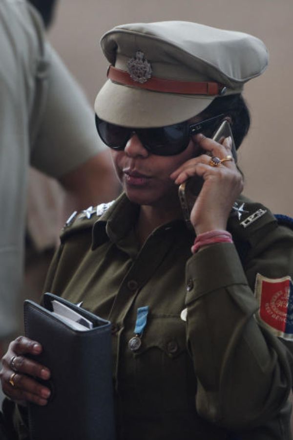 অভিযোগ ছিল, ভারতী ও তাঁর ‘ঘনিষ্ঠেরা’ নোটবন্দির সময়ে পুরনো পাঁচশো ও হাজার টাকার নোটের বদলে সোনা সংগ্রহ করেছিলেন নিজেদের প্রভাব খাটিয়ে। কিন্তু সবটা বদল করা সম্ভব হয়নি। 