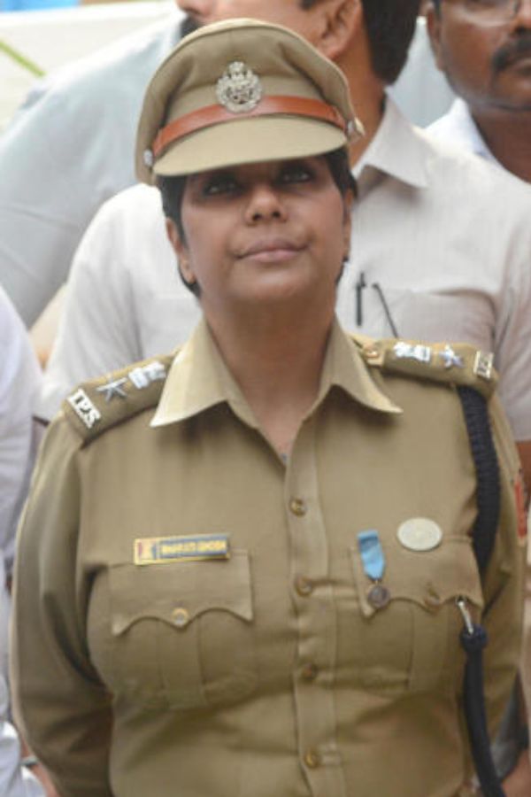 ২০১৮ সালে তল্লাশিতে মূলত তেমনই নোট উদ্ধার হয় বলে পুলিশ সূত্রে দাবি। বাজেয়াপ্ত টাকার মধ্যে ওই বাতিল নোট আদালতের অনুমতি নিয়ে রিজ়ার্ভ ব্যাঙ্ক থেকে বদলেও নেয় সিআইডি।