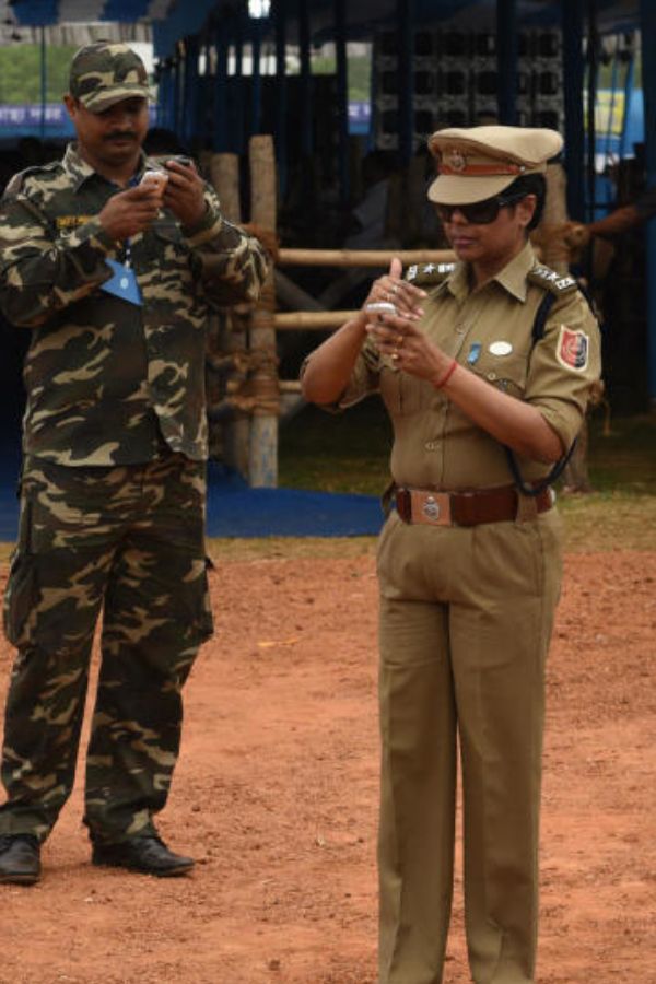 কিন্তু ২০২১ সালের বন্যায়, গভীর রাতে মহকুমাশাসকের অফিস সংলগ্ন দেওয়াল ভেঙে আচমকাই জলমগ্ন হয় গোটা দফতর। 