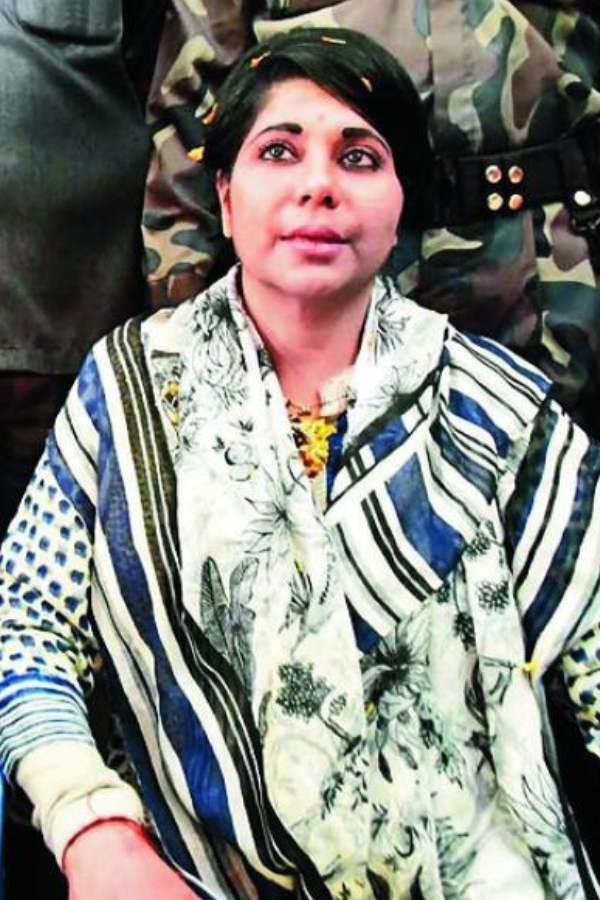 তখনই ওই প্রায় দু’কোটি টাকা জলে নষ্ট হয়ে যায় বলে প্রশাসনের এক সূত্রের দাবি। এমন ঘটনা কী করে ঘটল, বন্যার জল ট্রেজারিতে ঢোকার পরেই বা প্রশাসন কতটা তৎপর হয়েছিল, সেই সব প্রশ্ন ইতিমধ্যেই উঠতে শুরু করেছে।