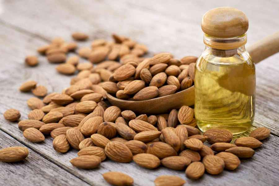 How to lose extra kilos with almond oil in winter.