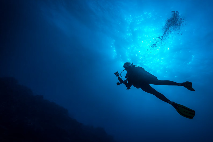 সমুদ্রের অতলে ডুব দিয়েই সন্ধান পাওয়া গিয়েছে এক পর্বতমালার। যার বয়স দু’কোটি বছর!
